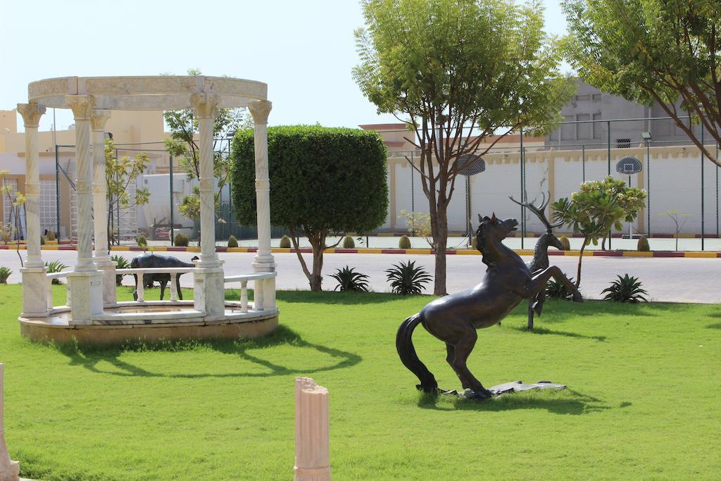Tio Sea Resort Al Khor Exteriér fotografie The park of the university