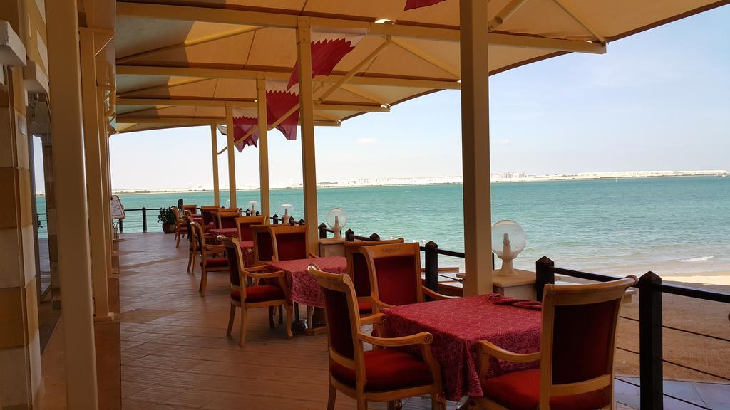 Tio Sea Resort Al Khor Exteriér fotografie A restaurant in Al-Shaqra