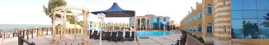 Tio Sea Resort Al Khor Exteriér fotografie The pool at the hotel