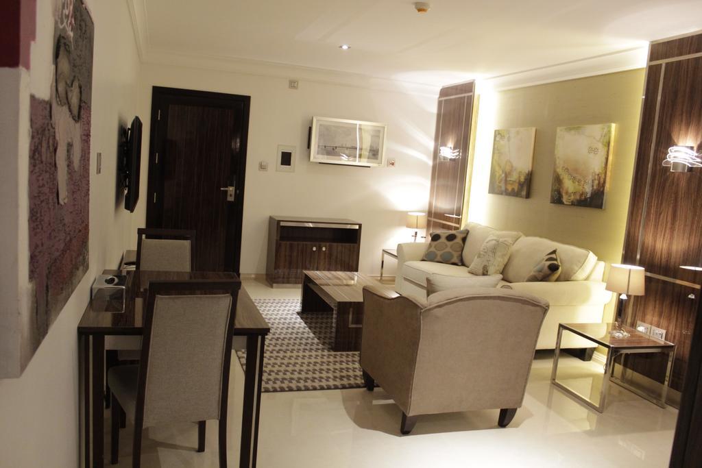 Tio Sea Resort Al Khor Exteriér fotografie A living room in a typical apartment