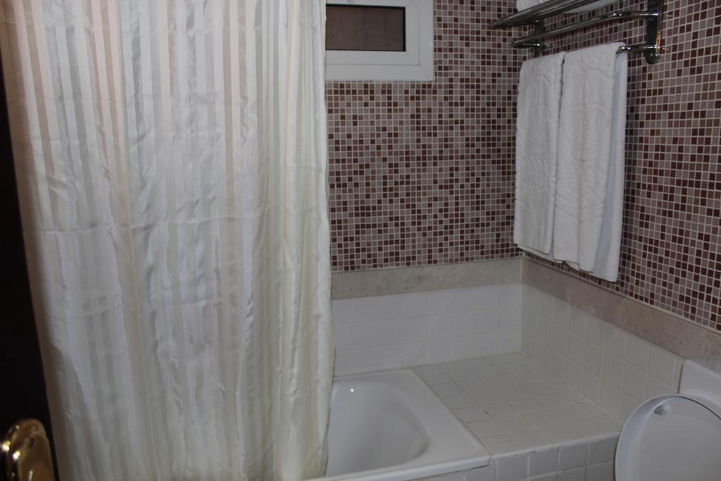 Tio Sea Resort Al Khor Exteriér fotografie A shower curtain