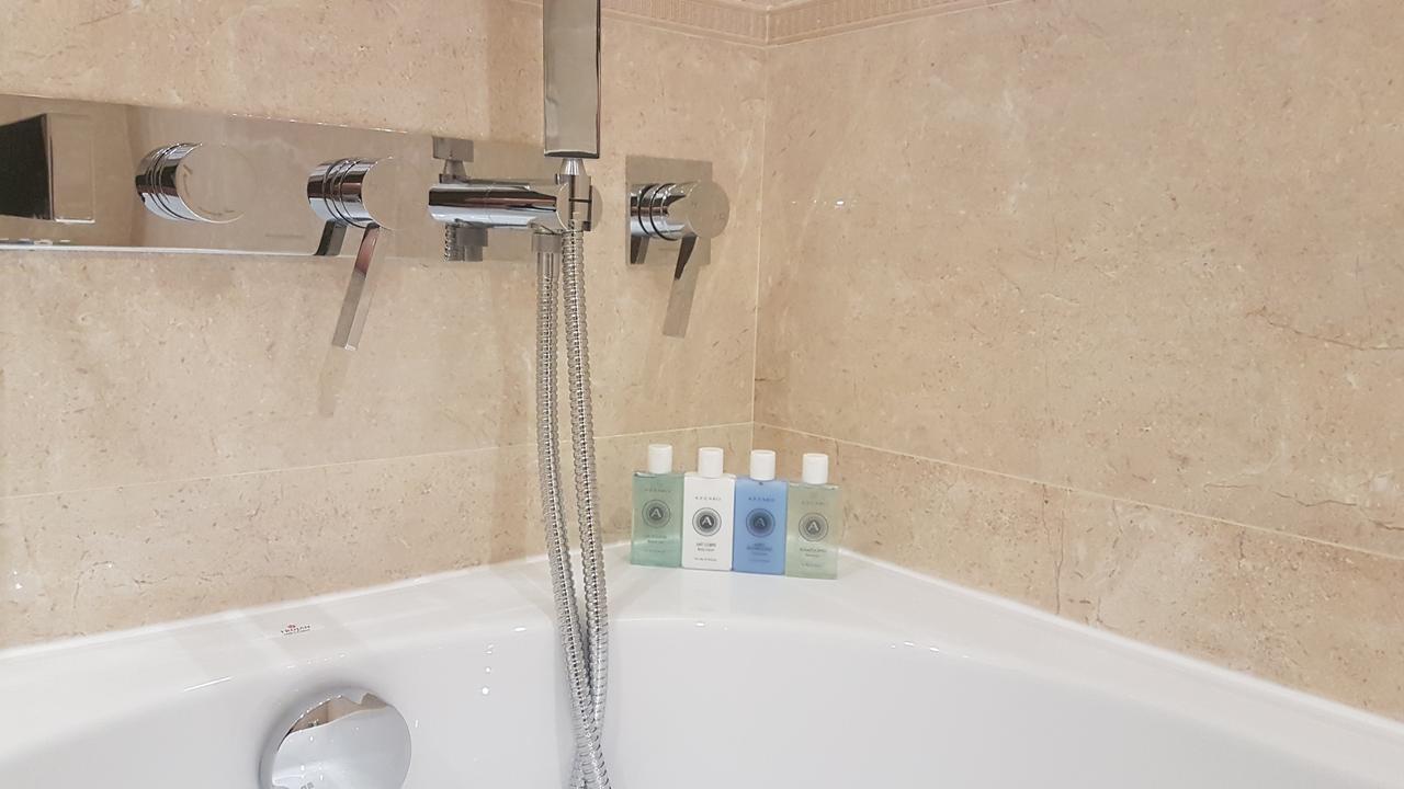 Tio Sea Resort Al Khor Exteriér fotografie A shower hose