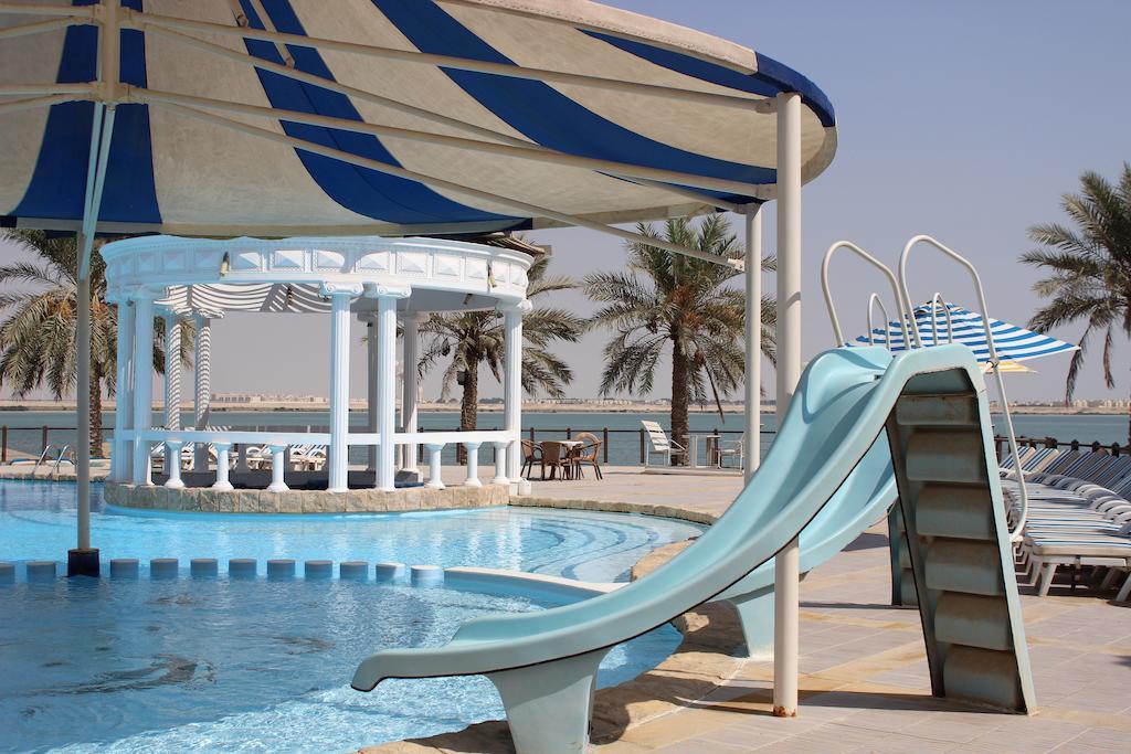 Tio Sea Resort Al Khor Exteriér fotografie A water slide